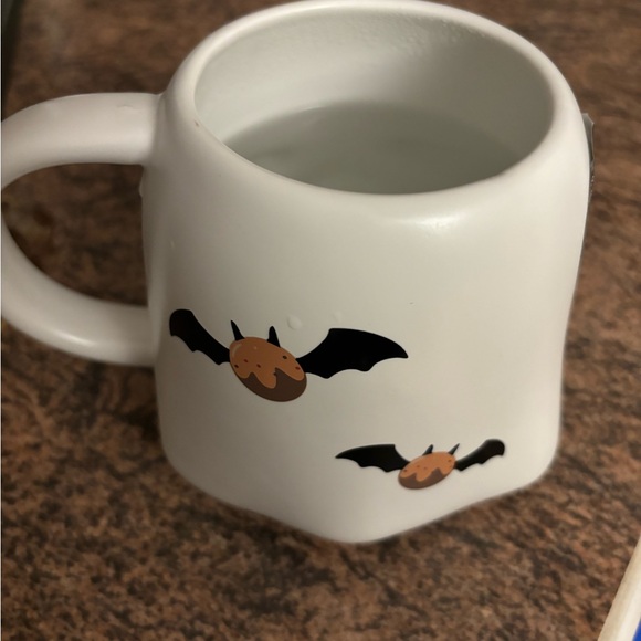 Cream Character Mug - Picture 3 of 4
